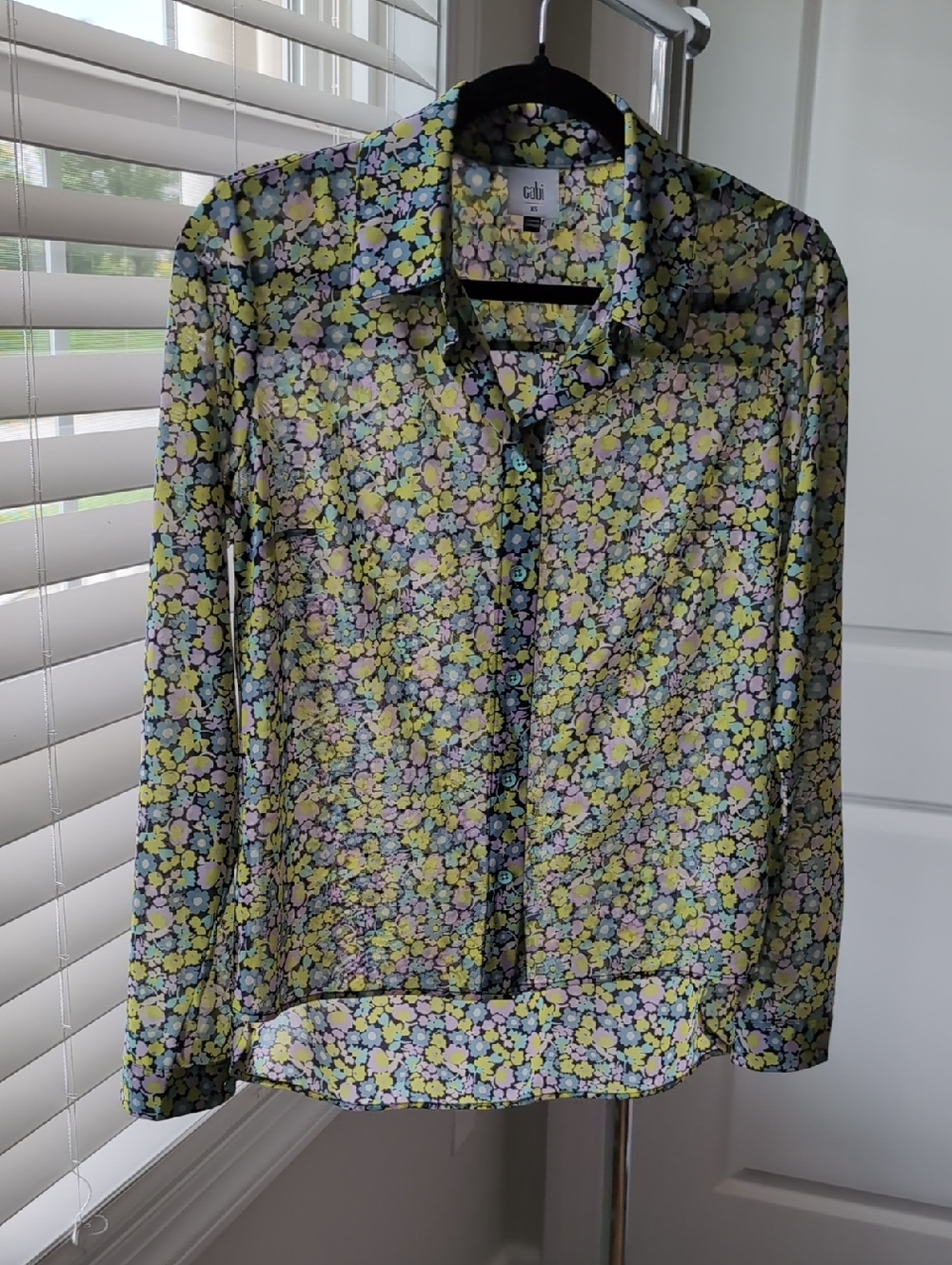 Cabi Floral Blouse XS Long Sleeve High Low